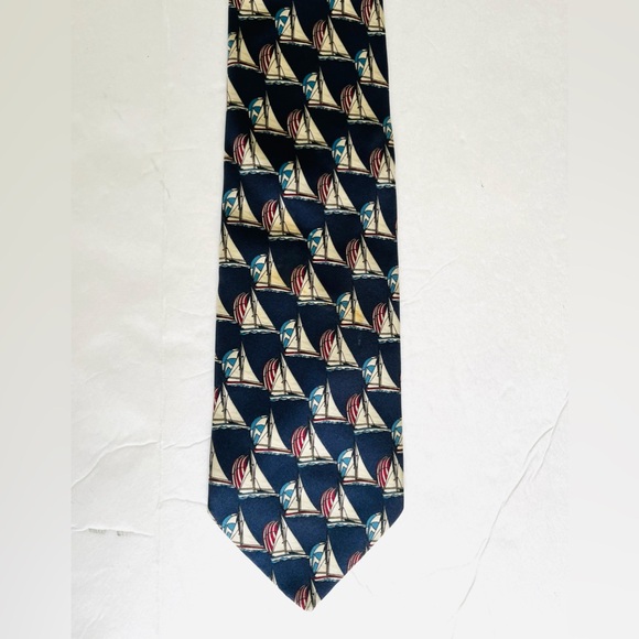 Men’s 100% silk dark navy blue neck tie with beautiful pattern of sailboats - Picture 2 of 4